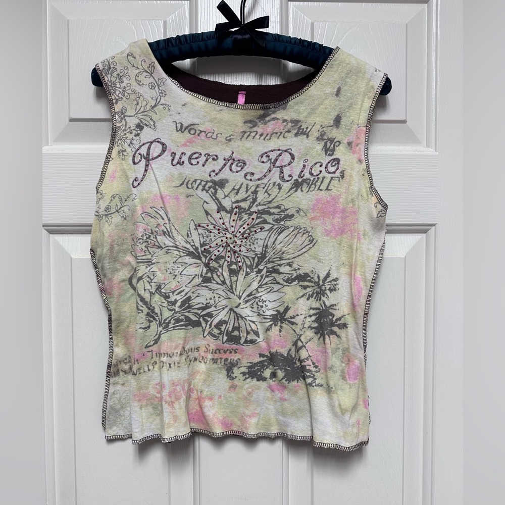 NWOT Puerto Rico Fitted Shirt. Size L (fits like S/M)